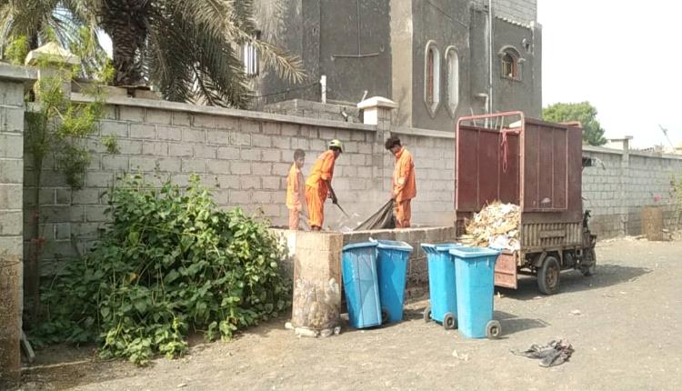 حملة نظافة واسعة تستهدف مدارس شقرة بأبين استعداداً للعام الدراسي الجديد