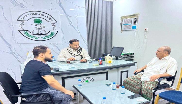 الأمين العام لمؤتمر حضرموت الجامع يناقش مع رئيس الدائرة السياسية سُبل تطوير الأداء السياسي وتعزيز حضور «الجامع»