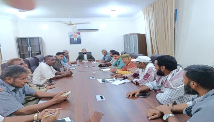 محافظ أبين يلتقي تكتل الأحزاب السياسية ويؤكد أهمية الشراكة وتعزيز وحدة الصف