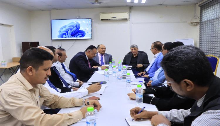 نائب وزير الصناعة يبحث مع الجمارك والقطاع الخاص الارتقاء بالتسهيلات التجارية وتعزيز المخزون الاستراتيجي