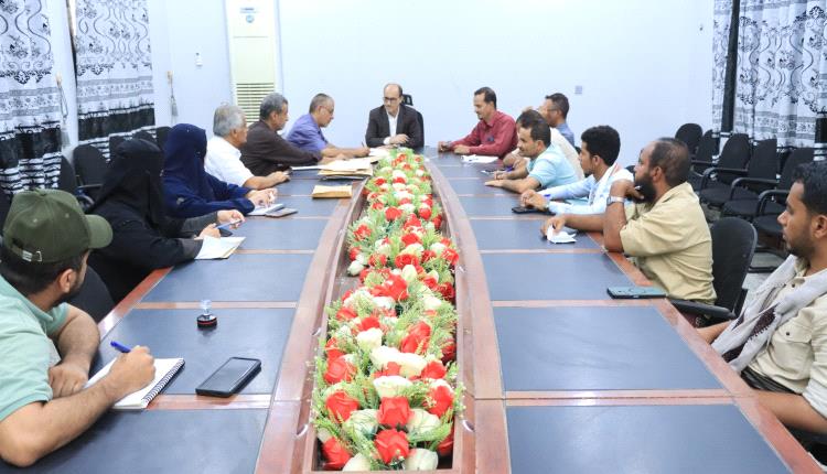 مدير عام دارسعد يترأس إجتماع لجنة المناقصات_ لفتح مظاريف وعطاءات المناقصة رقم 16 من مشاريع البرنامج الاستثماري لهذا العام 2026م