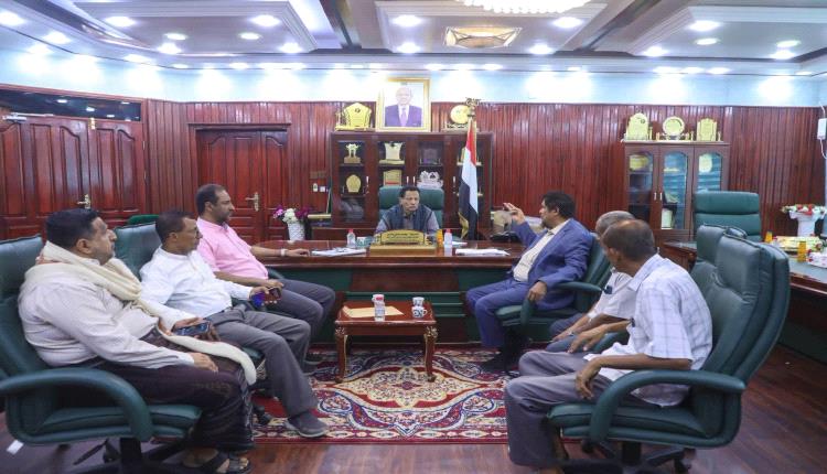 محافظ المهرة يؤكد مراجعة دراسة الخط الناقل لمحطتي الكهرباء الجديدتين