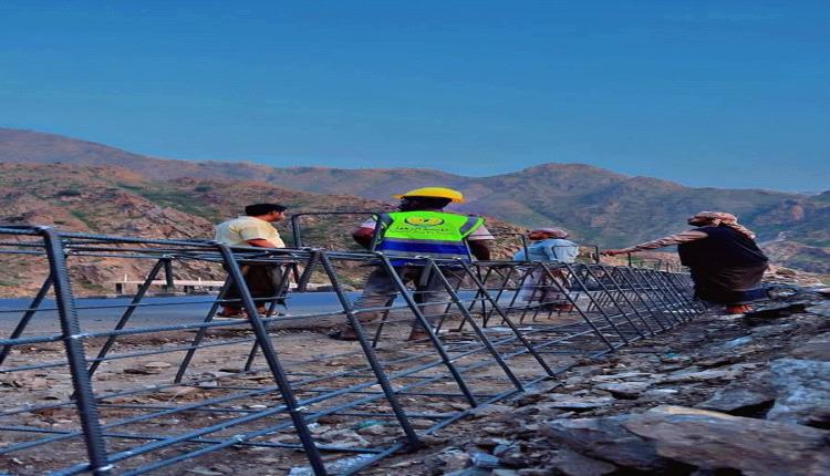مؤسسة تنموية تبدأ تنفيذ مشروع حمايات خرسانية بنقيل الخلاء في يافع  بتكلفة 27 ألف ريال سعودي