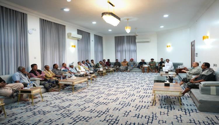 الخنبشي يلتقي مقادمة قبائل الحموم ويشيد بأدوارهم الوطنية ويؤكد أهمية توحيد الصف الحضرمي