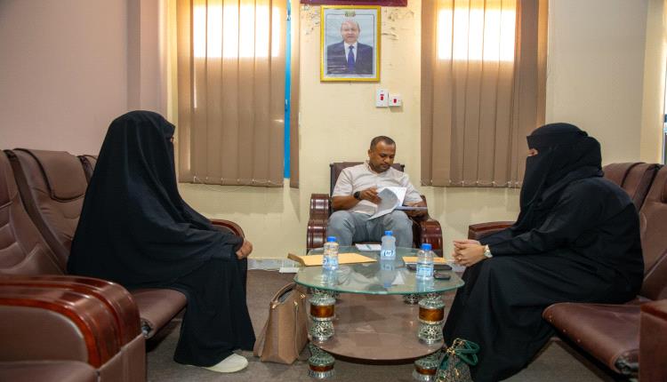 الوكيل المساعد باعلوي يطلع على برامج مؤسسة بركة التنموية