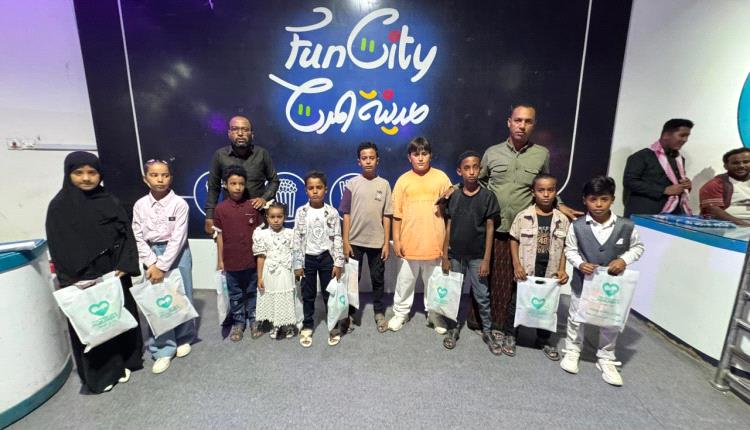 بتمويل من مبادرة كونوا بخير.. توزيع الحقائب المدرسية والمصروف اليومي لاطفال السرطان بوادي وصحراء حضرموت