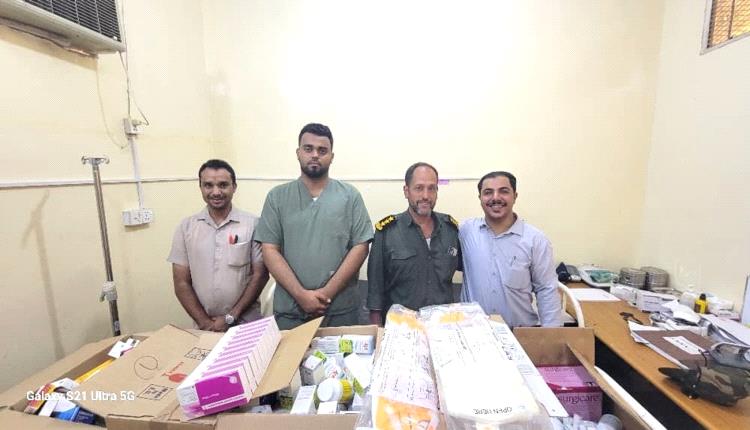 رئيس غرفة العمليات والطوارئ الصحية م/حضرموت يقدم أدوية اسعافية وطبية لمركز إدارة الأمن م/بسيئون