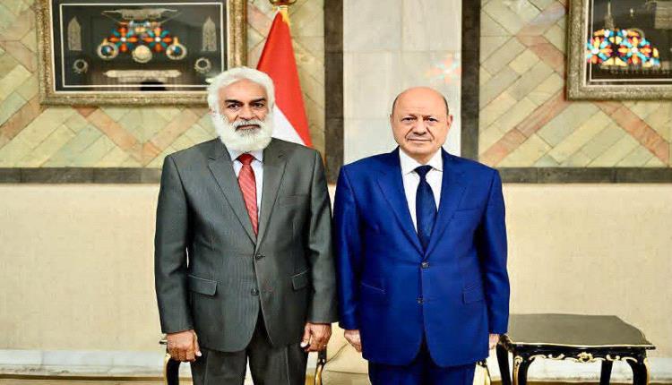وزير التخطيط والتعاون الدولي يؤدي اليمين الدستورية أمام رئيس مجلس القيادة الرئاسي