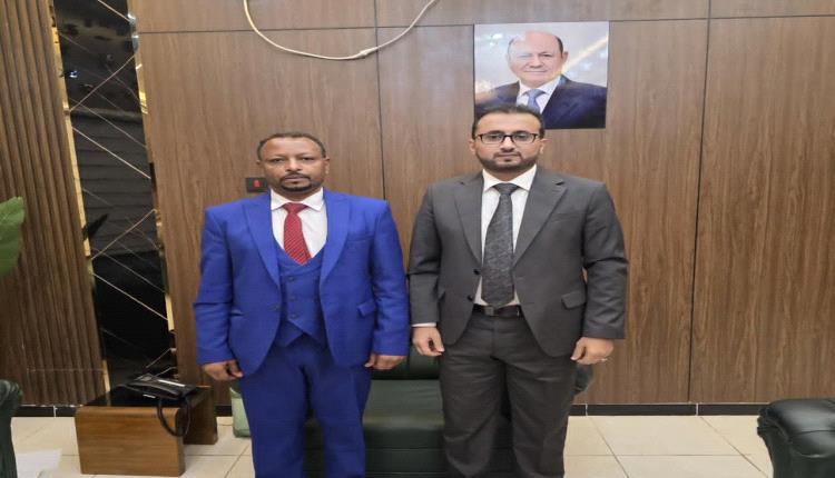 وزير الخدمة المدنية والتأمينات يستقبل مدير عام مكتب الوزارة بمحافظة المهرة