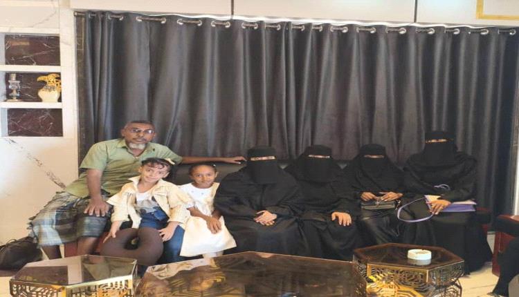إدارة مجمع الفتح للبنات بخنفر تودّع نجمة أبين للشطرنج عائدة مصطفى قبيل مشاركتها في أولمبياد العالم بأوزبكستان