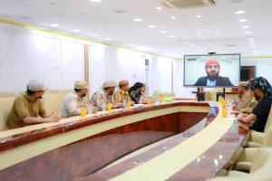 المحرّمي يعقد اجتماعاً عبر الاتصال المرئي مع قيادة محور المشاة والإسناد الثالث بالضالع
