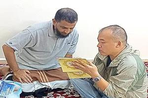 صيني يعتنق الإسلام في عدن