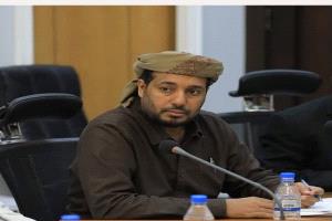 الصحفي حقص: طارق العكبري حافظ على حضوره السياسي والاجتماعي في حضرموت رغم مغادرته المنصب