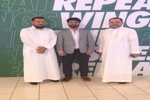 الفنان عدنان الخضر يصل الرياض ويلتقي مسؤولين حكوميين لمناقشة أوضاع عدن