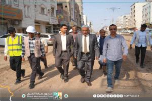 رئيس صندوق صيانة الطرق يتفقد مشروع خط التقنية–إنماء بعدن ويؤكد أهمية تسريع وتيرة الإنجاز