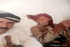 غادر أبين شابًا وعاد إليها عجوزًا.. 63 عامًا من الغربة تنتهي بقصة مؤلمة.