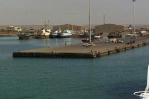 عاجل.. الحوثيون يستهدفون ميناء المخا بصاروخين