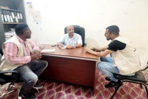 المدير العام عبدالوهاب سنان يلتقي ممثلي المجلس النرويجي للاجئين لتنسيق وتنفيذ مسح احتياجات النازحين والمجتمع المضيف بالمديرية