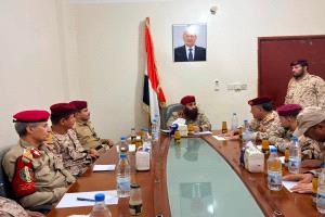 قائد المنطقة العسكرية الرابعة يجتمع بقيادة محور تعز ويؤكد توحيد الجهود وتعزيز الجاهزية في مختلف الجبهات