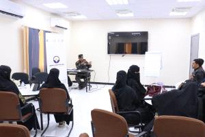 مكافحة المخدرات بساحل حضرموت تنفذ محاضرة توعوية للشباب بالمكلا حول مخاطر المخدرات