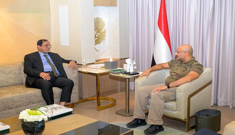 طارق صالح يعلن جاهزية مطار المخا لانطلاق أولى الرحلات التجارية