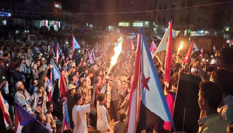 ردفان تستعد لحدث جماهيري كبير وحشود تتدفق إلى منصة الشهداء