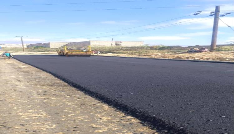 تدشين مشروع إصلاح وسفلتة شوارع مديرية لودر