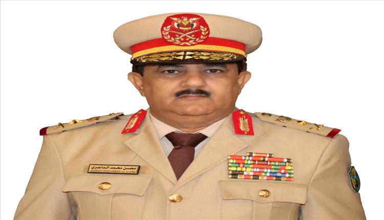 بعد غياب لافت.. أول ظهور علني لوزير الدفاع السابق محسن الداعري