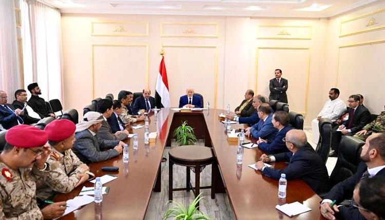 رئيس مجلس القيادة يشيد بتضحيات أبناء الضالع في التصدي للمشروع الإمامي والدفاع عن النظام الجمهوري