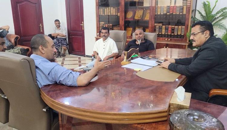 قيادة المنصورة تبحث حلول طفح المجاري وتستعرض مشاريع تحسين الصرف الصحي بدعم اليونيسف