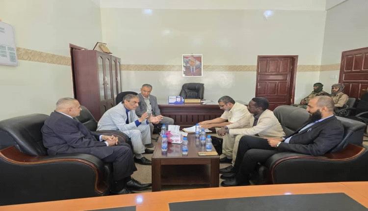 هشله يستقبل إدارة مستشفى شبوة الجديدة ويشدد على الارتقاء بالخدمات الصحية