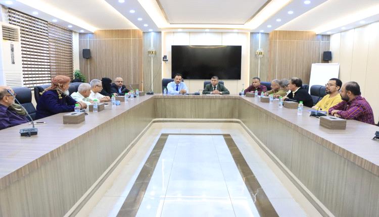 عدن: تحركات ميدانية واجتماع موسع لتنظيم تسويق الأسماك وكبح ارتفاع الأسعار