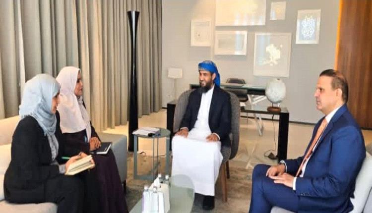 أبوزرعة المحرمي يشدد على تعزيز حضور المرأة في مراكز صنع القرار