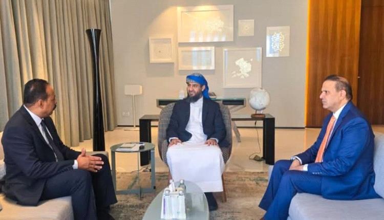 عضو مجلس القيادة المحرّمي يؤكد على أولوية تطوير شبكة الطرق والبنية التحتية