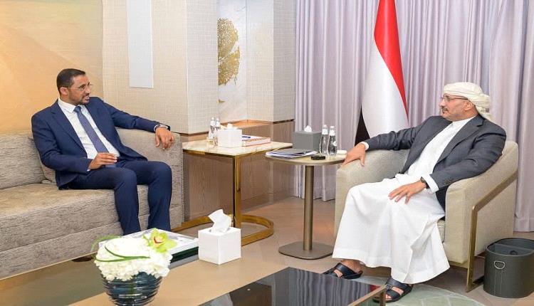 عضو مجلس القيادة طارق صالح يشيد بالدور النضالي لأبناء تهامة