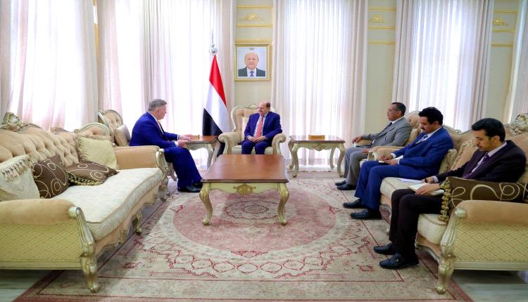 رئيس الوزراء يتسلم رسالة من نظيره البولندي