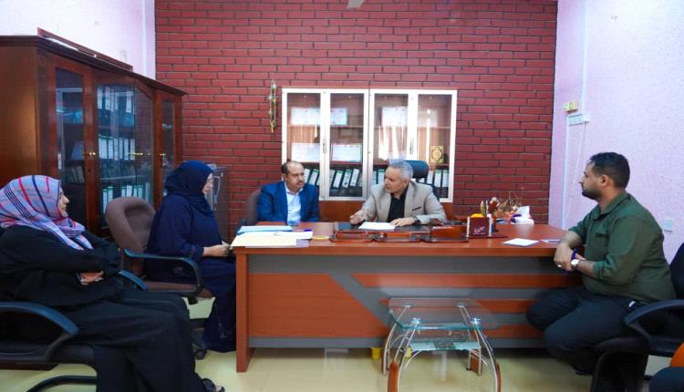 وزير الشؤون الاجتماعية والعمل يطّلع على أنشطة وبرامج صندوق الرعاية الاجتماعية بعدن