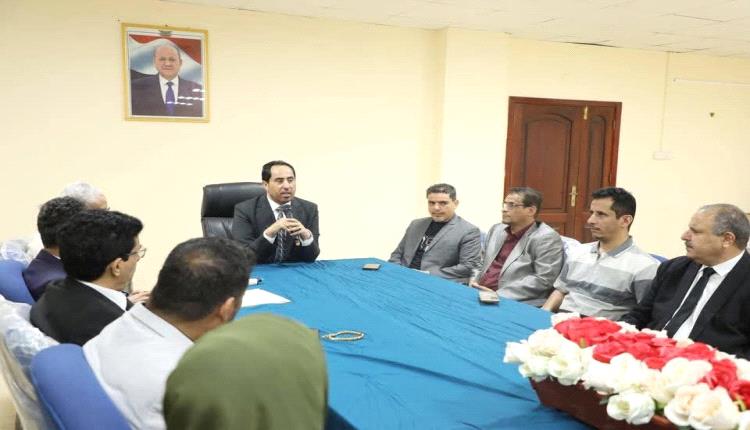 الوزير البكري يلتقي موظفي ديوان وزارة الشباب والرياضة بعدن ويؤكد أولويات المرحلة المقبلة