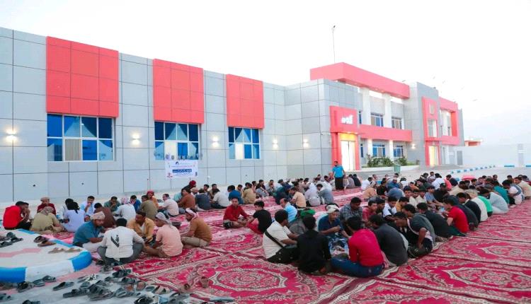 مصنع الوطنية لتعليب وتغليف الأسماك يقيم مأدبة إفطاره السنوي للموظفين