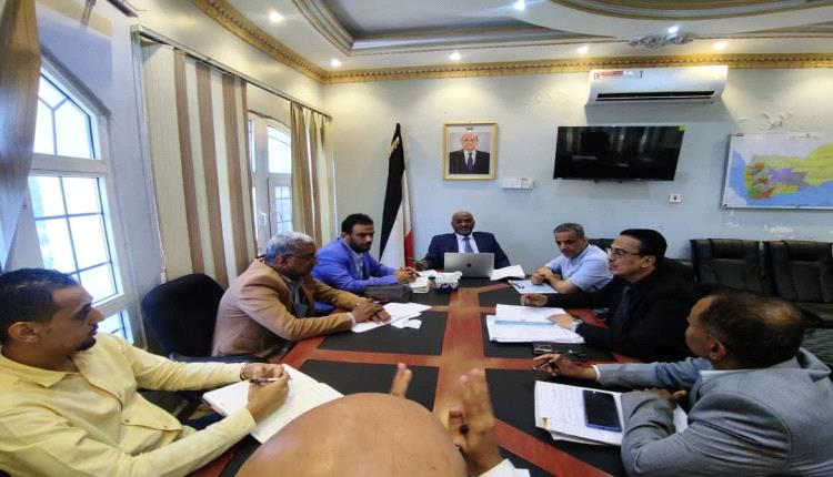 وزير الإدارة المحلية يشدد على ضرورة إجراء تقييم شامل لأداء السلطات المحلية في المحافظات