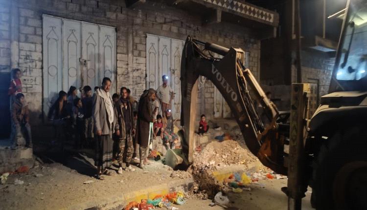 استمرار الأعمال في مشروع إنارة شوارع لودر بالطاقة الشمسية بدعم من مؤسسة الناصر للتنمية