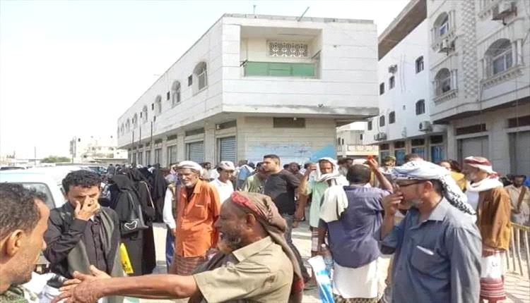 مناشدة عاجلة إلى الوزير سالم ثابت العولقي لحل أزمة مرتبات المبعدين المدنيين المتوقفة