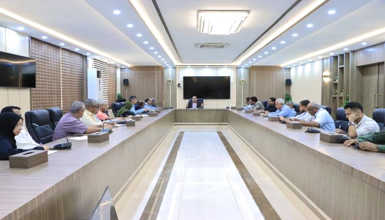 الوزيرالسقطري يترأس اجتماعاً موسعاً لقيادة الوزارة لمناقشة أولويات المرحلة وتعزيز الأداء المؤسسي