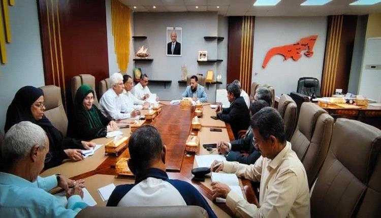 وزير الدولة يناقش آليات الحفاظ على التنوع الجيولوجي والبيئي لمدينة عدن