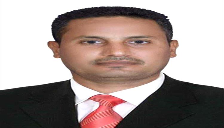 خبير اقتصادي يطالب بخفض اسعار الصرف أو ضخ عملة جديدة