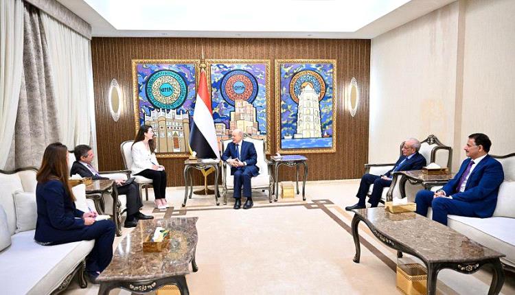 العليمي يشيد بالشراكة مع الولايات المتحدة في مجال مكافحة الارهاب وردع مليشيات ايران