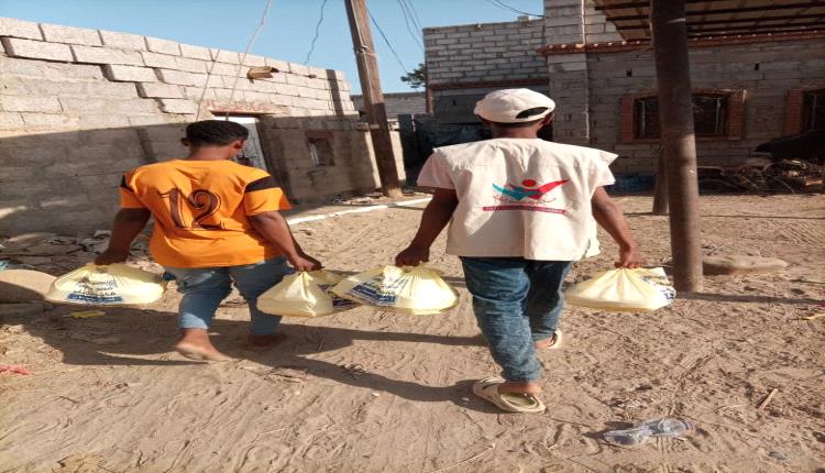 مؤسسة العلا للتنمية توزع 70 وجبة إفطار صائم في حصن شداد بزنجبار بدعم فاعل خير وتنفيذ مؤسسة شباب للتنمية الشاملة