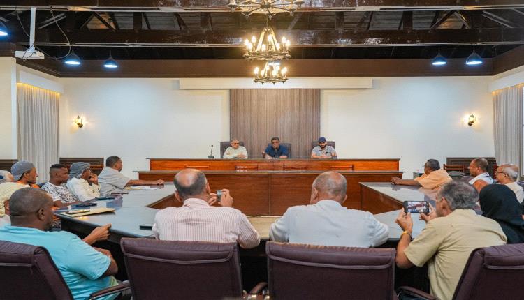 شاذلي يترأس اجتماعًا لمتابعة الخدمات وتحسين الأداء في مديرية صيرة