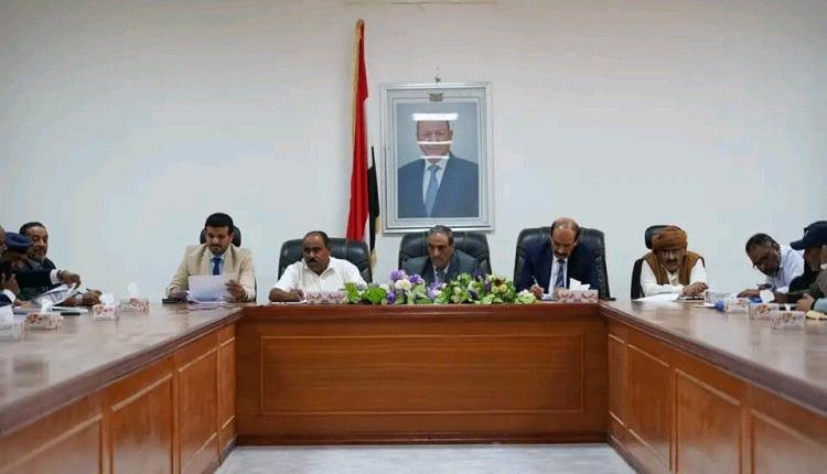 تنفيذي شبوة يشدد على رفع كفاءة العمل المؤسسي ويطالب بتوسيع التدخلات التنموية بالمحافظة