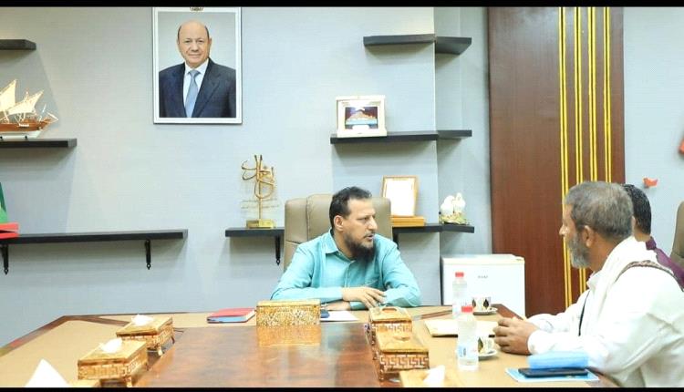 محافظ العاصمة عدن ورئيس الهيئة العامة للمصائد السمكية بخليج عدن يناقشان آليات تنظيم وتطوير العمل والارتقاء بالقطاع السمكي